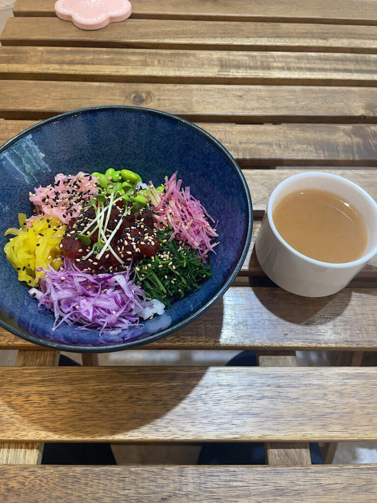 注文した「マグロのポキボウル丼」