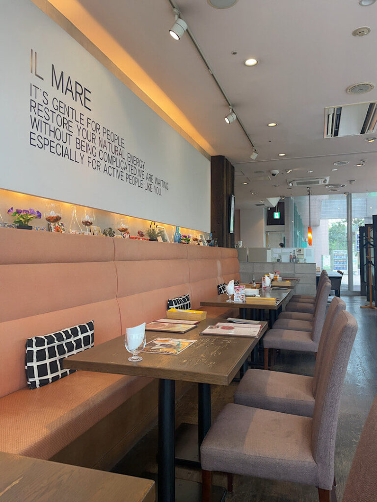カフェイルマーレの店内の様子