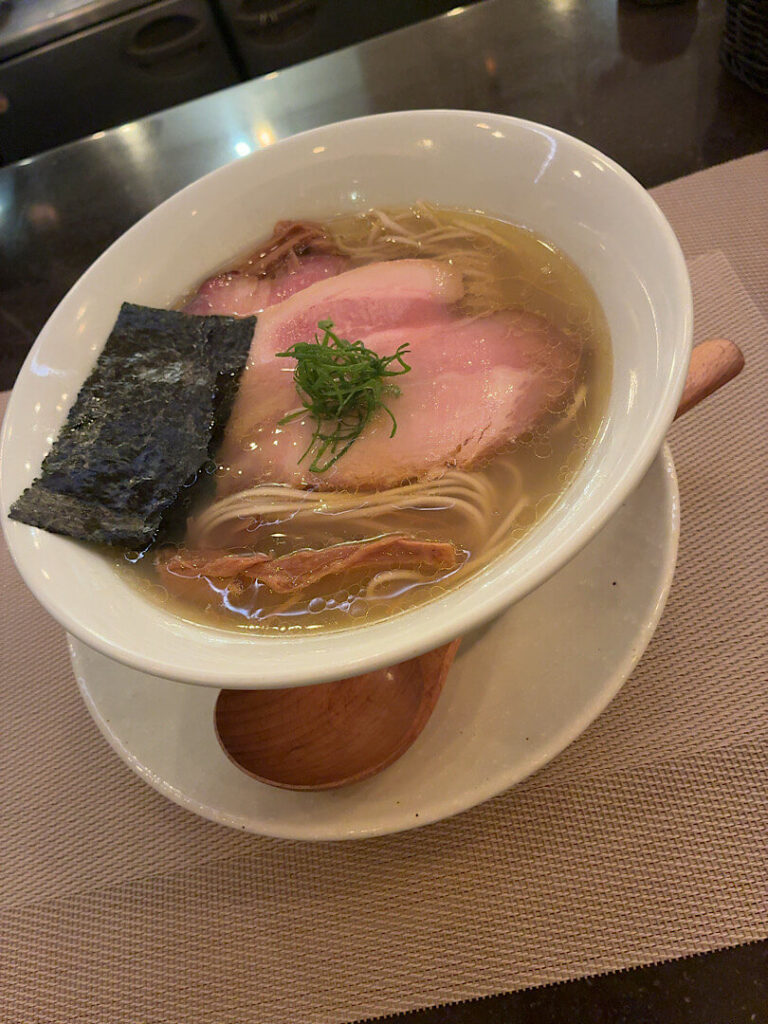 注文したMENSHOの塩ラーメン(2)